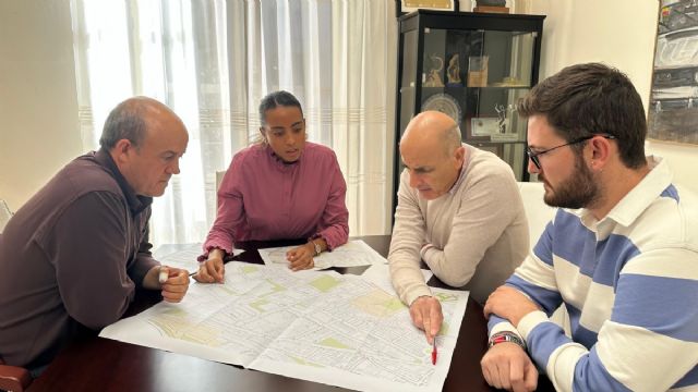 El Ayuntamiento renovar las redes de abastecimiento de agua y saneamiento de la calle Fuente del Ral y del Almendrico, Foto 1