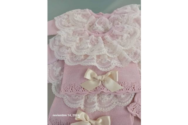Carmen U. Varona fusiona tradición y diseño en prendas únicas para bebés - 1, Foto 1