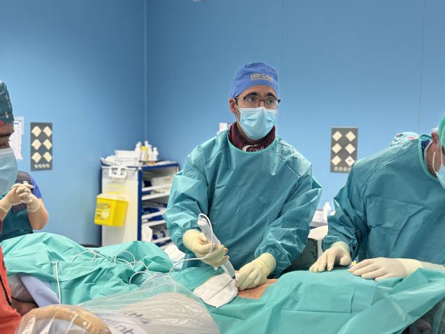 Policlínica Gipuzkoa realiza la primera intervención mínimamente invasiva del territorio contra la claudicación por la estenosis lumbar - 1, Foto 1