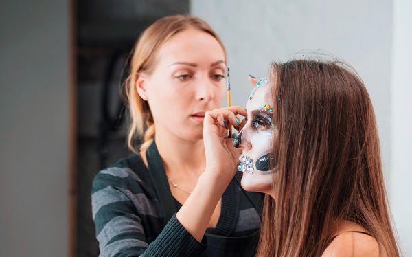 Formación Universitaria lanza su preparación online para el Título Oficial de Técnico Superior en Caracterización y Maquillaje Profesional - 1, Foto 1