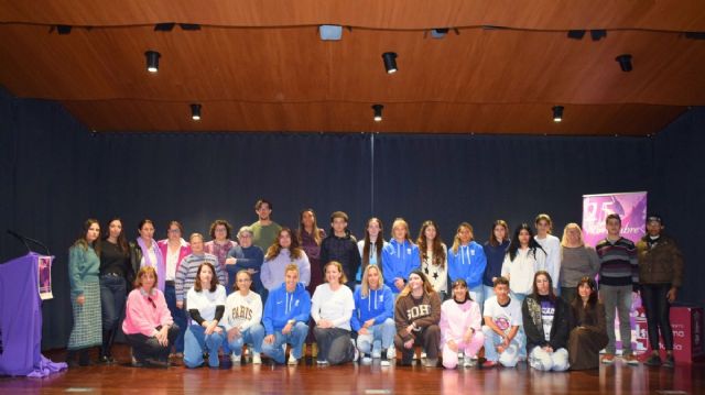 El municipio celebra el acto Institucional del 25N con la lectura del Manifiesto contra la violencia de gnero, Foto 1