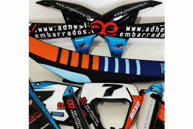 Pegatinas personalizadas para motos, cómo ADHESIVOSEMBARRADOS transforma la estética del off-road - 1, Foto 1