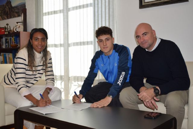 Convenio de colaboración suscrito entre el Ayuntamiento y el Club Atletismo Alhama para la temporada 2025/2026 - 1, Foto 1