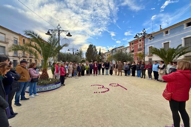 Mula se vuelca en el Acto Institucional del 25N con un emotivo homenaje a las víctimas y una llamada colectiva contra la violencia de género - 1, Foto 1