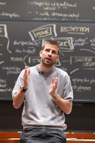 Gerard Piqué se suma a las estrellas del deporte de élite que imparten clase en Harvard Business School - 1, Foto 1