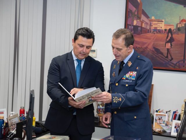 El alcalde, José Miguel Luengo recibe al Jefe del Estado Mayor del Aire y del Espacio, el teniente general Francisco Braco Carbó - 1, Foto 1