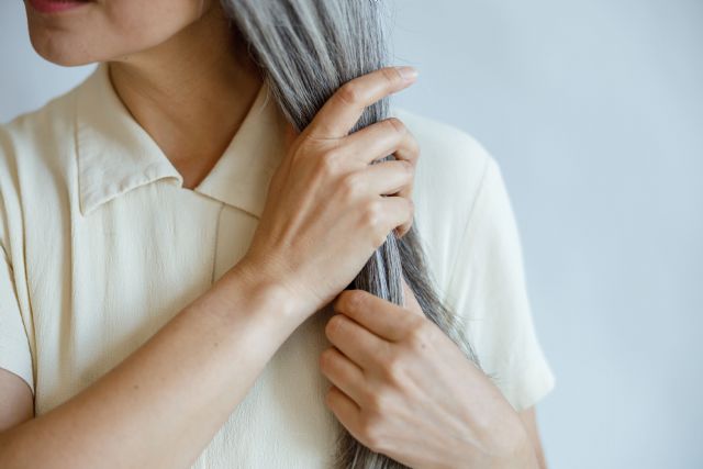 La falta de ciertos nutrientes, posible responsable silenciosa de la caída capilar femenina a partir de los 50 - 1, Foto 1