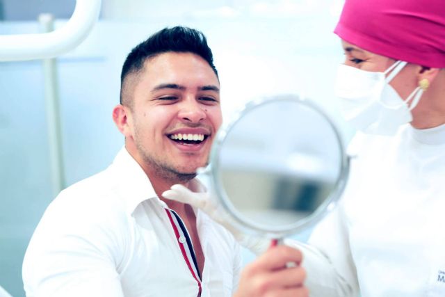Marlon Becerra marca las tendencias 2025 en implantes dentales, ortodoncia y diseño de sonrisa - 1, Foto 1