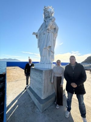Arte, tradicin y fe en Puerto de Mazarrn con la inauguracin de una escultura de la Virgen del Carmen en su muelle pesquero, Foto 1