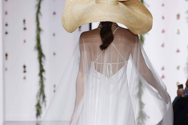 Capas Capicúa presenta su primera colección de capas para novias en Atelier Couture 2025 - 1, Foto 1