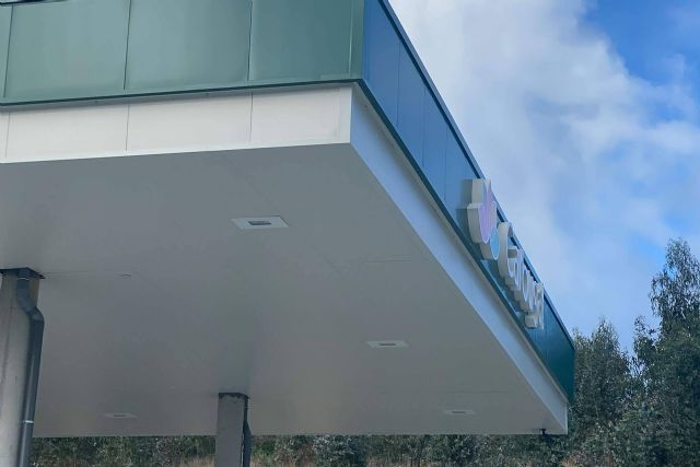 Eficiencia y seguridad en gasolineras con estructuras metálicas de Instalaciones RPM - 1, Foto 1