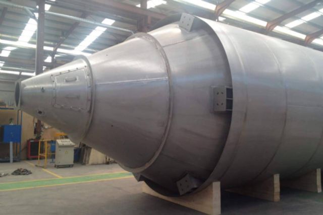 Fabricación de depósitos a medida con agitación motorizada y control térmico; soluciones para productos viscosos - 1, Foto 1