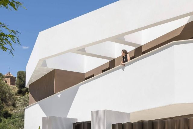 Casa Nexo, el desafío de construir en el límite, una casa que redefine su entorno - 1, Foto 1