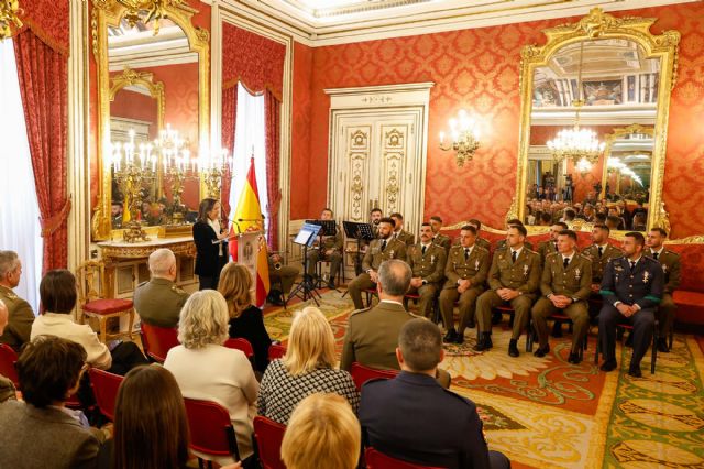 Margarita Robles: La UME ha escrito una página heroica de la historia de España - 1, Foto 1