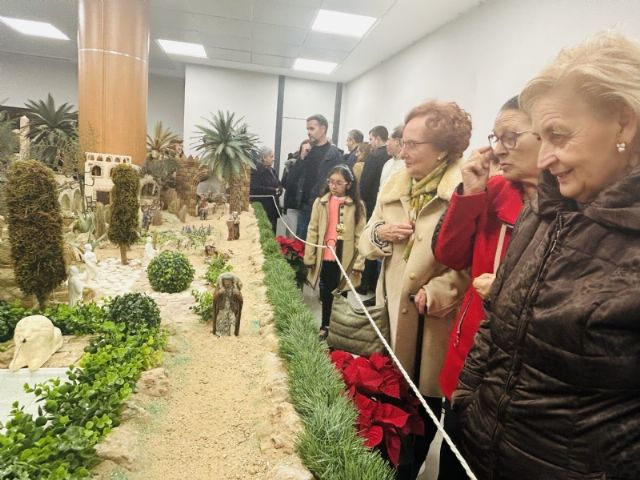 Inaugurado el Belén Municipal que permanecerá abierto hasta el próximo 6 de diciembre en un local entre las calles Santiago esquina con Mayor Sevilla - 1, Foto 1