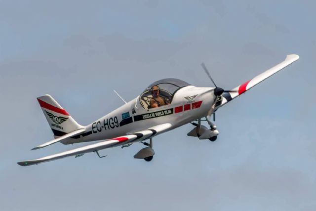 De espectador a piloto a los 60; Asturfly impulsa cursos de piloto de ultraligero para todas las edades - 1, Foto 1