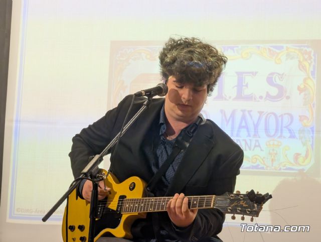 Cuatro aniversarios y un solo coraz�n: El IES Prado Mayor clausura sus celebraciones hist�ricas en Totana - 3