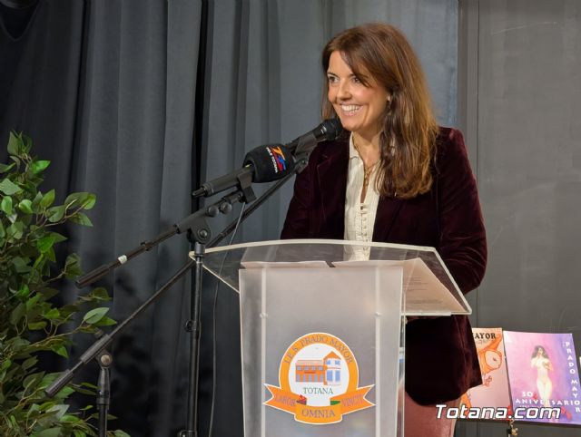 Cuatro aniversarios y un solo coraz�n: El IES Prado Mayor clausura sus celebraciones hist�ricas en Totana - 6