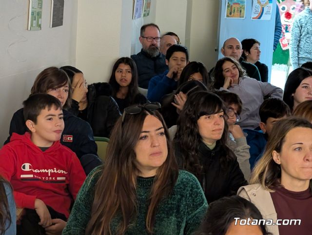 Cuatro aniversarios y un solo coraz�n: El IES Prado Mayor clausura sus celebraciones hist�ricas en Totana - 10