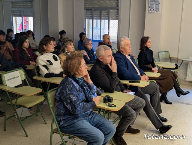 Cuatro aniversarios y un solo coraz�n: El IES Prado Mayor clausura sus celebraciones hist�ricas en Totana - 8
