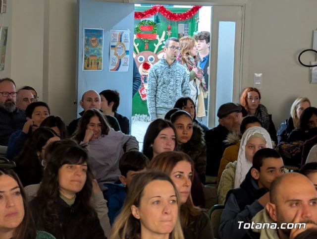 Cuatro aniversarios y un solo coraz�n: El IES Prado Mayor clausura sus celebraciones hist�ricas en Totana - 9