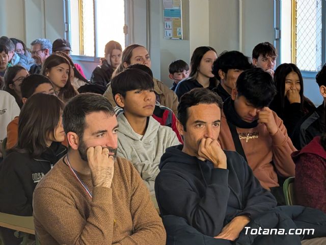 Cuatro aniversarios y un solo coraz�n: El IES Prado Mayor clausura sus celebraciones hist�ricas en Totana - 12