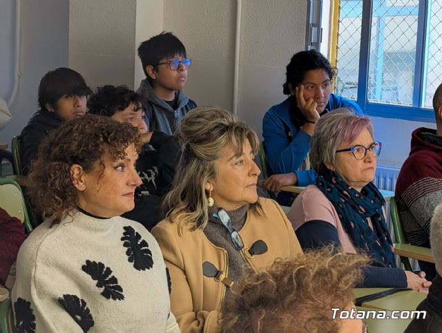 Cuatro aniversarios y un solo coraz�n: El IES Prado Mayor clausura sus celebraciones hist�ricas en Totana - 15