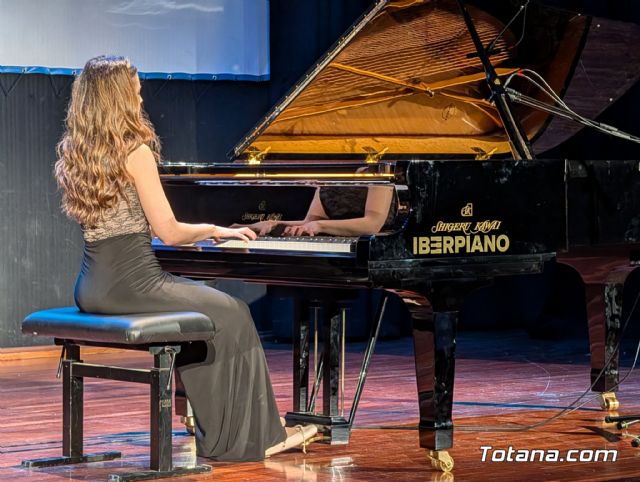 La pianista totanera Mar�a �ngeles Ayala presenta su primer disco en solitario �Miroirs de l