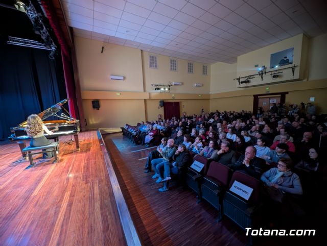 La pianista totanera Mar�a �ngeles Ayala presenta su primer disco en solitario �Miroirs de l