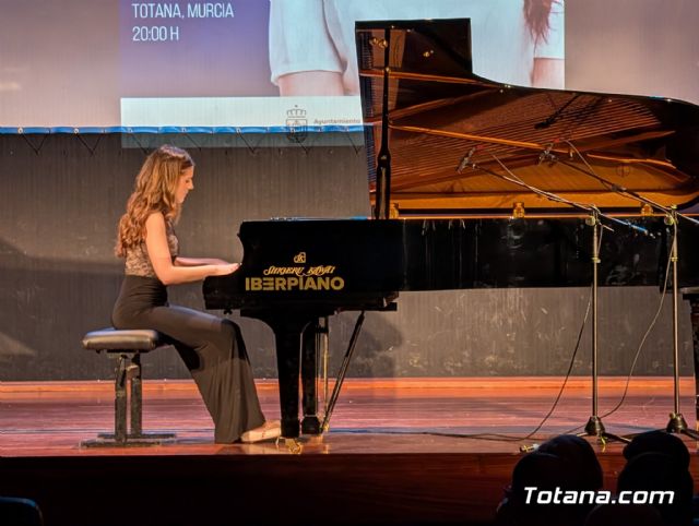 La pianista totanera Mar�a �ngeles Ayala presenta su primer disco en solitario �Miroirs de l