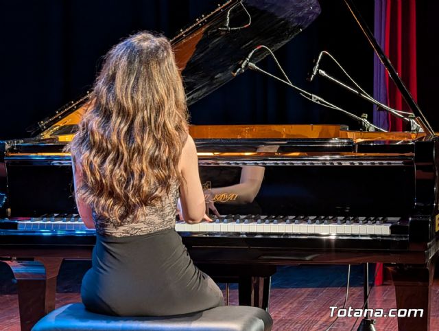 La pianista totanera Mar�a �ngeles Ayala presenta su primer disco en solitario �Miroirs de l