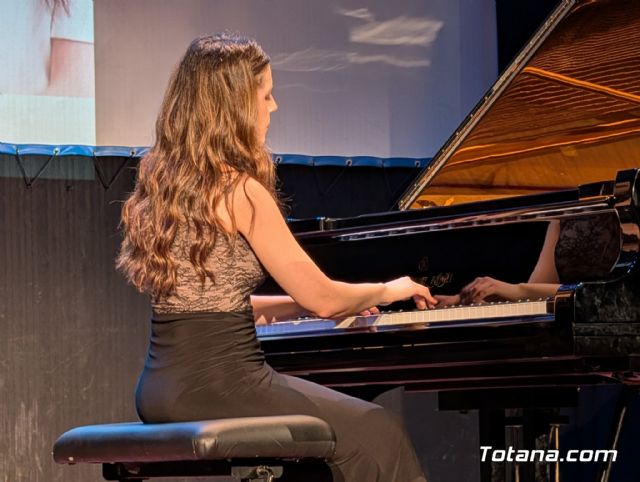 La pianista totanera Mar�a �ngeles Ayala presenta su primer disco en solitario �Miroirs de l