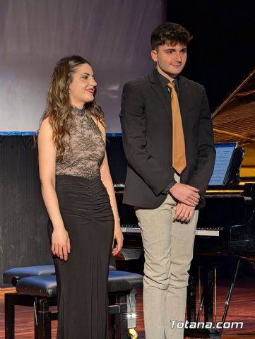 La pianista totanera Mar�a �ngeles Ayala presenta su primer disco en solitario �Miroirs de l