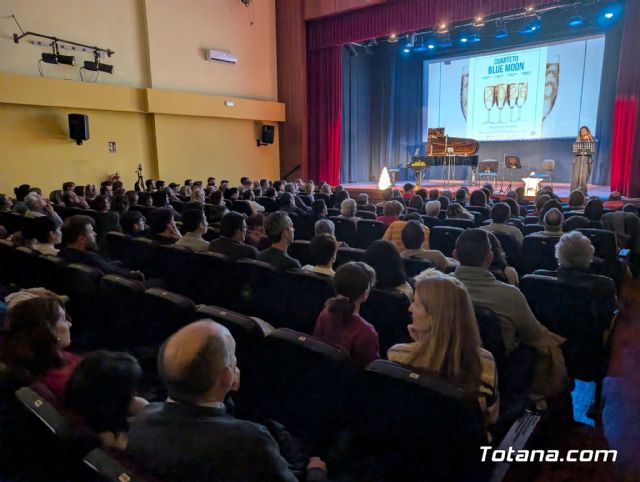 Totana recibe al 2026 con la magia de �Blue Moon� en un emotivo Concierto de A�o Nuevo - 3