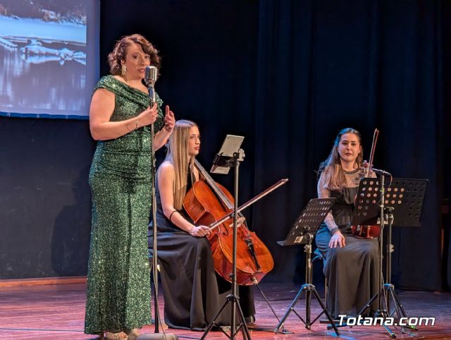 Totana recibe al 2026 con la magia de �Blue Moon� en un emotivo Concierto de A�o Nuevo - 8