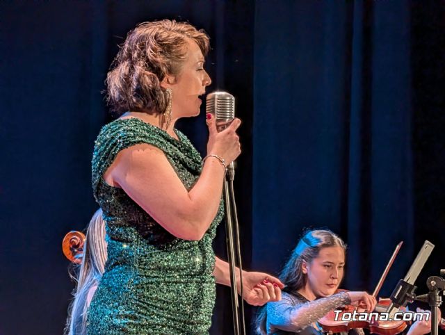 Totana recibe al 2026 con la magia de �Blue Moon� en un emotivo Concierto de A�o Nuevo - 9