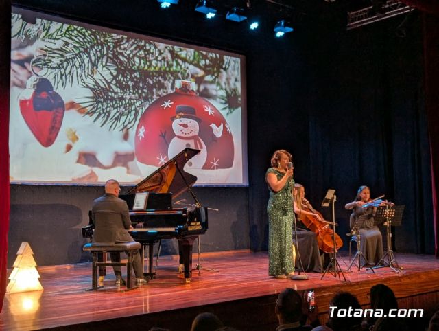 Totana recibe al 2026 con la magia de �Blue Moon� en un emotivo Concierto de A�o Nuevo - 15