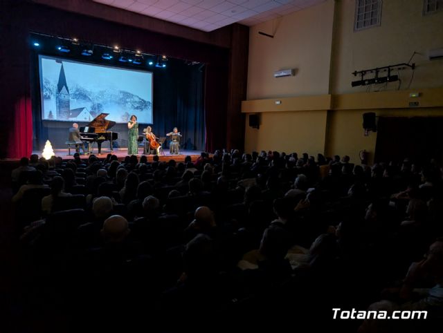 Totana recibe al 2026 con la magia de �Blue Moon� en un emotivo Concierto de A�o Nuevo - 16