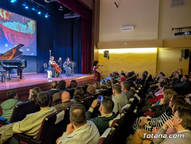 Totana recibe al 2026 con la magia de �Blue Moon� en un emotivo Concierto de A�o Nuevo - 27