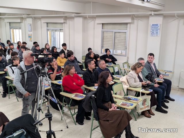 El IES Prado Mayor de Totana impulsa el futuro laboral con la jornada �Descubre la FP y emprende tu futuro� - 3