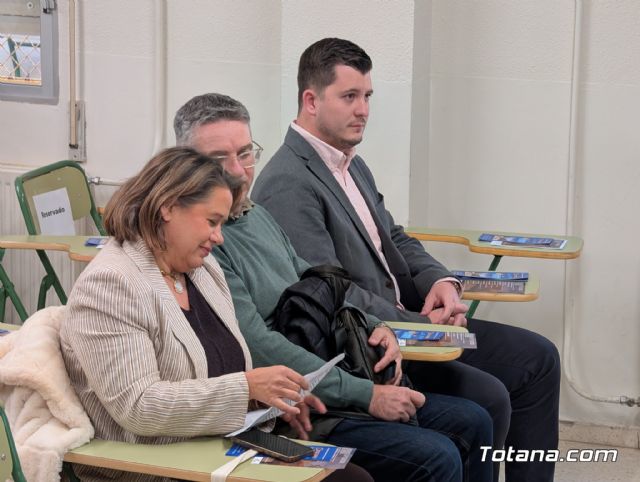 El IES Prado Mayor de Totana impulsa el futuro laboral con la jornada �Descubre la FP y emprende tu futuro� - 4