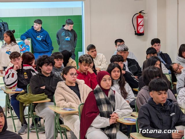El IES Prado Mayor de Totana impulsa el futuro laboral con la jornada �Descubre la FP y emprende tu futuro� - 10