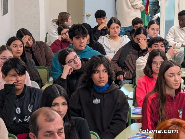El IES Prado Mayor de Totana impulsa el futuro laboral con la jornada �Descubre la FP y emprende tu futuro� - 12