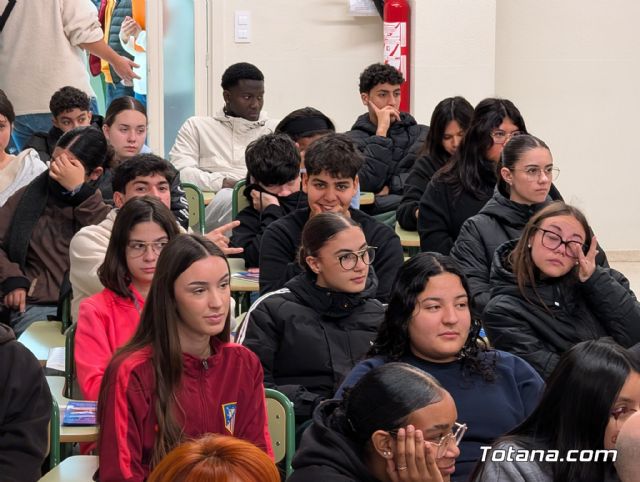 El IES Prado Mayor de Totana impulsa el futuro laboral con la jornada �Descubre la FP y emprende tu futuro� - 13