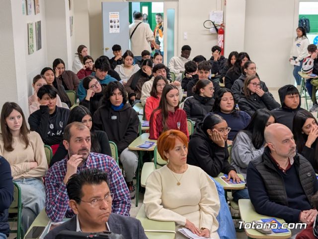 El IES Prado Mayor de Totana impulsa el futuro laboral con la jornada �Descubre la FP y emprende tu futuro� - 14