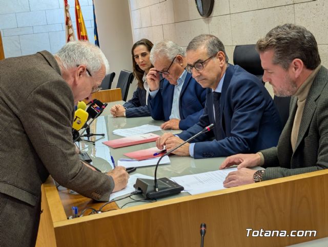 Totana y la Universidad de Murcia refuerzan su alianza con la renovaci�n de la Sede Permanente y un nuevo �rgano de gesti�n - 8