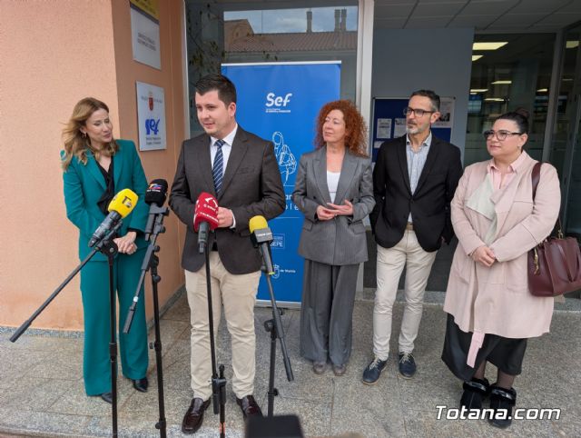 156 trabajadores agr�colas de Totana acceden a empleo p�blico en temporada baja a trav�s del SEF - 10