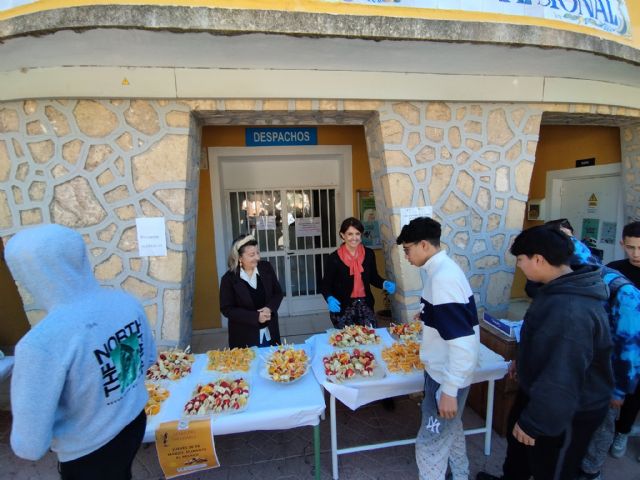 Educaci�n para la Salud en acci�n: el IES Prado Mayor celebra una jornada de desayuno saludable - 8