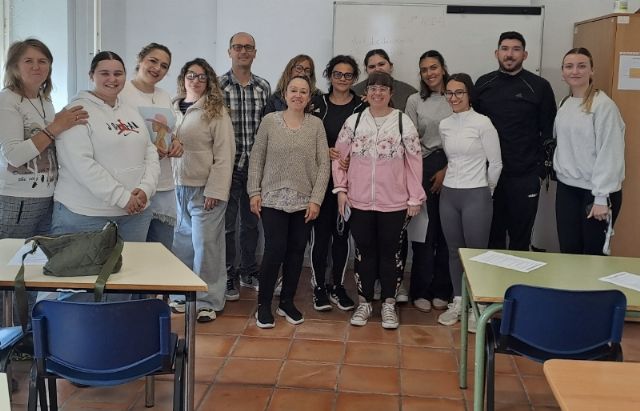 Los monitores de los Servicios Matinales de Proximidad se reúnen para evaluar la marcha del servicio en lo que va de curso escolar 2025/2026