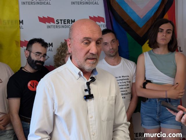 STERM y los colectivos LGTBIQ+ de Murcia exigen el cumplimiento inmediato de la Ley Trans en las aulas y presentan un protocolo completo ante el silencio de la Consejer�a de Educaci�n - 9